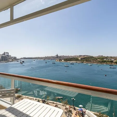 Stunning - Seafront 3-bedroom 6th Floor