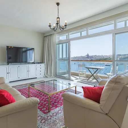 Stunning - Seafront 3-bedroom 6th Floor Appartamento Sliema