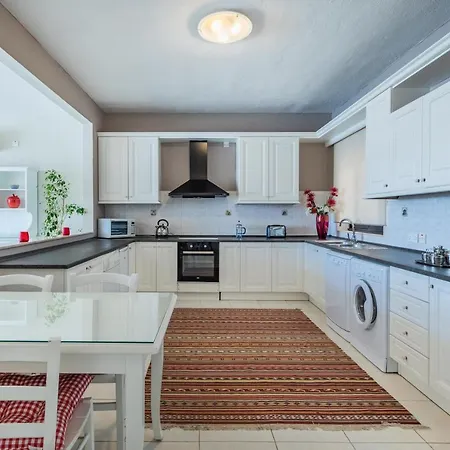 Stunning - Seafront 3-bedroom 6th Floor דירה סליאמה