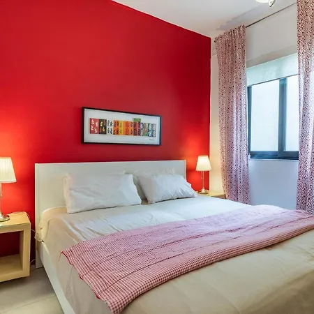 Stunning - Seafront 3-bedroom 6th Floor דירה