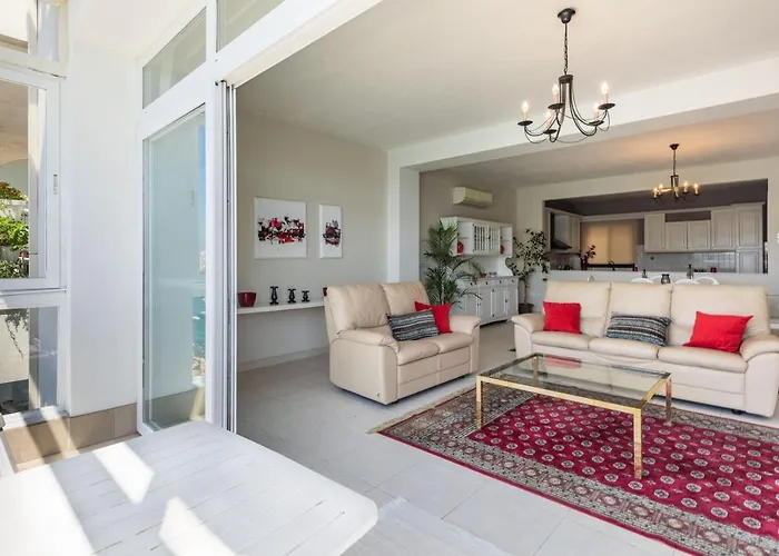 Apartament Stunning - Seafront 3-bedroom 6th Floor Sliema