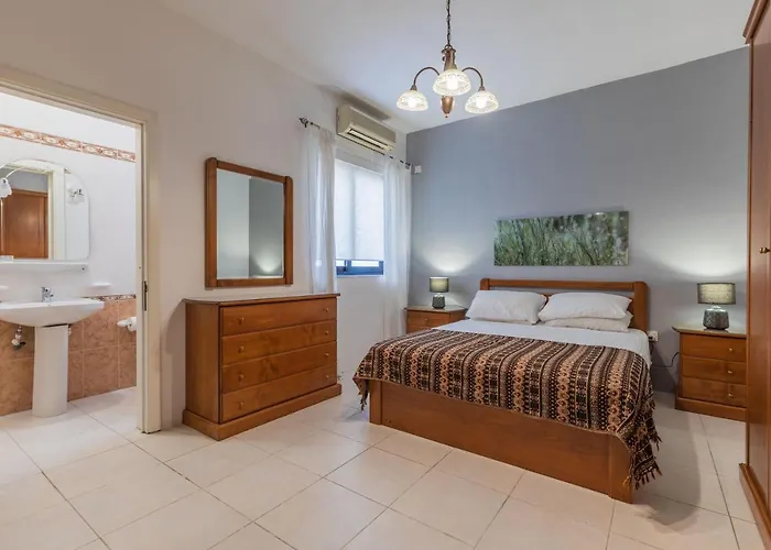 Stunning - Seafront 3-bedroom 6th Floor